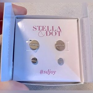 STELLA & DOT HARDWARE STUD SET OF 2
GOLD & SILVER